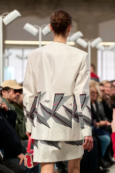 Look 83